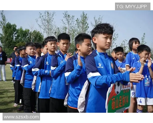 在绿茵场上奔跑的快乐与挑战踢足球的真实感受分享